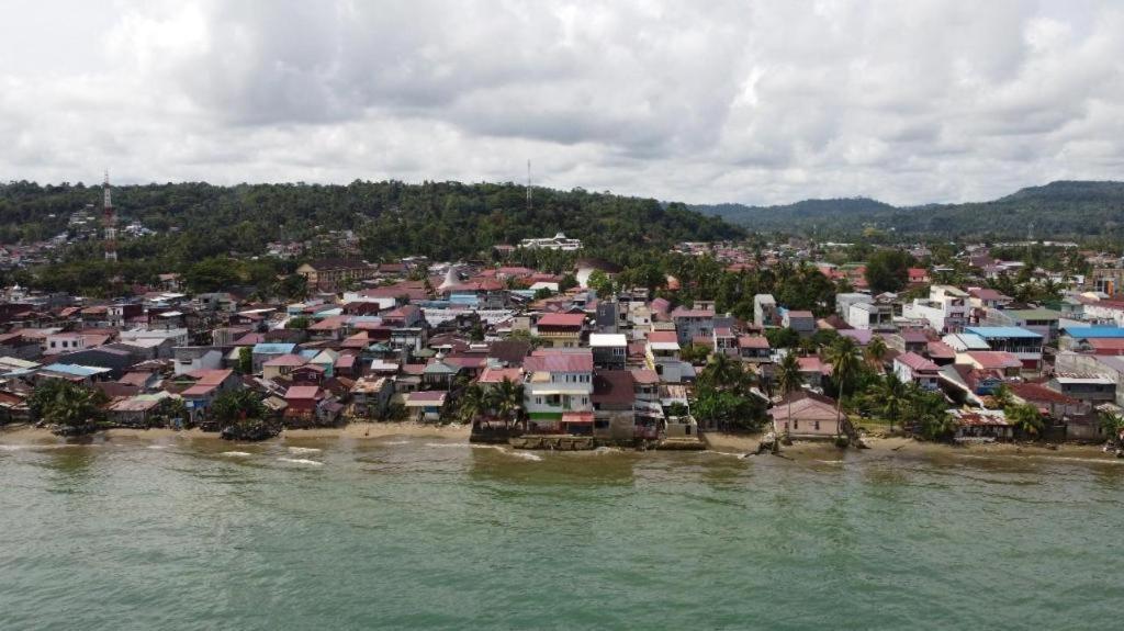 Nasional Hotel Gunungsitoli Kültér fotó