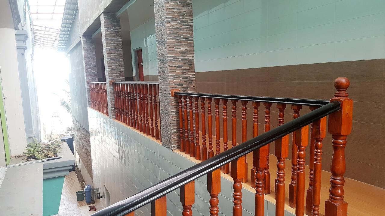 Nasional Hotel Gunungsitoli Kültér fotó
