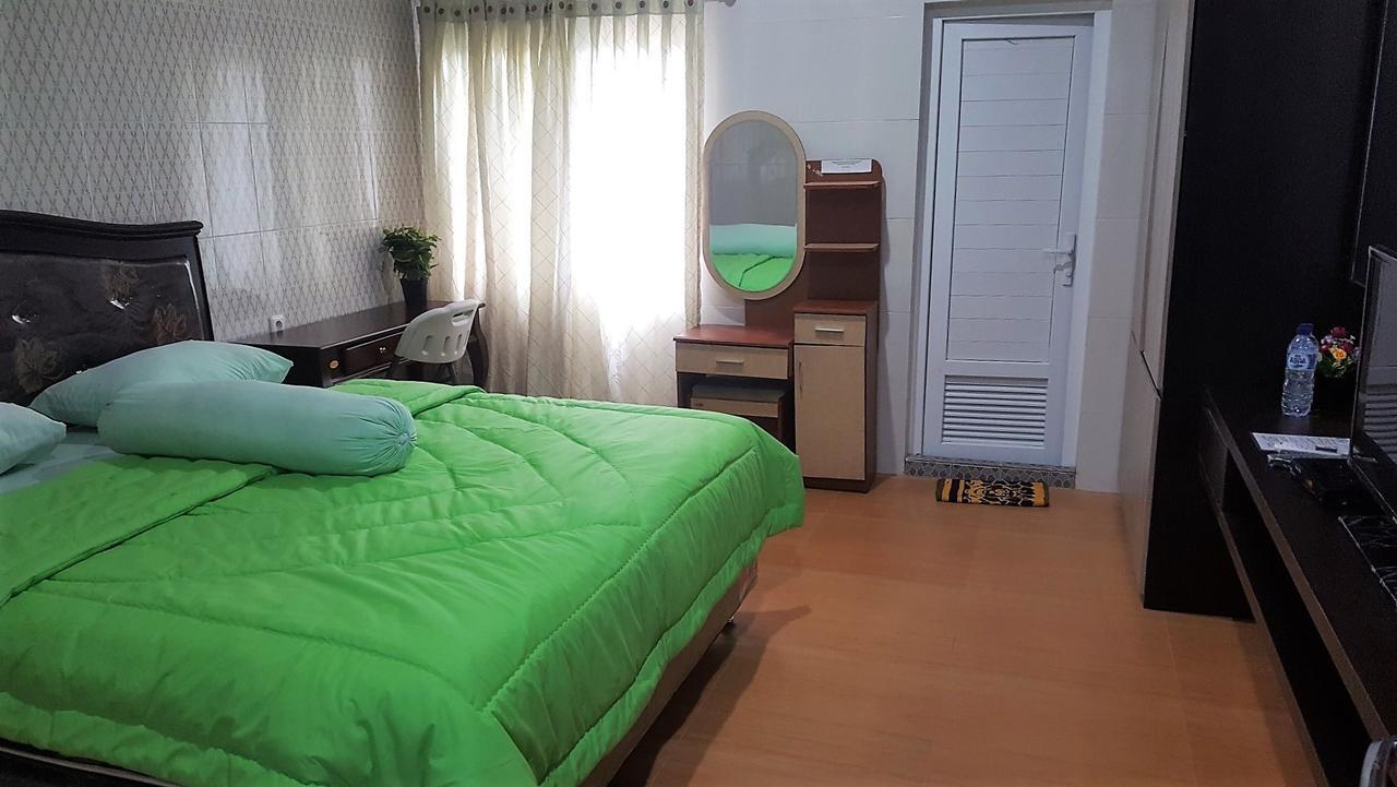 Nasional Hotel Gunungsitoli Kültér fotó
