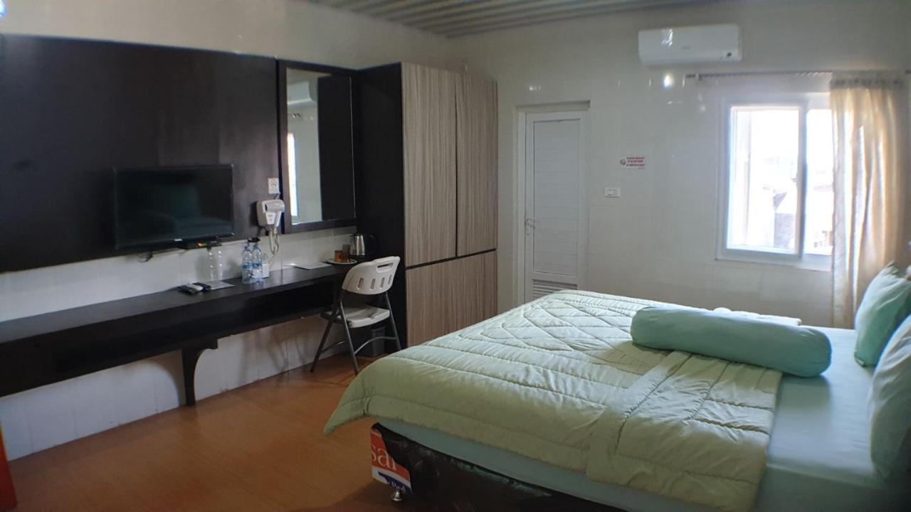 Nasional Hotel Gunungsitoli Kültér fotó